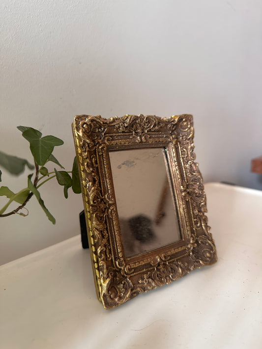 Spiegel in barok lijstje