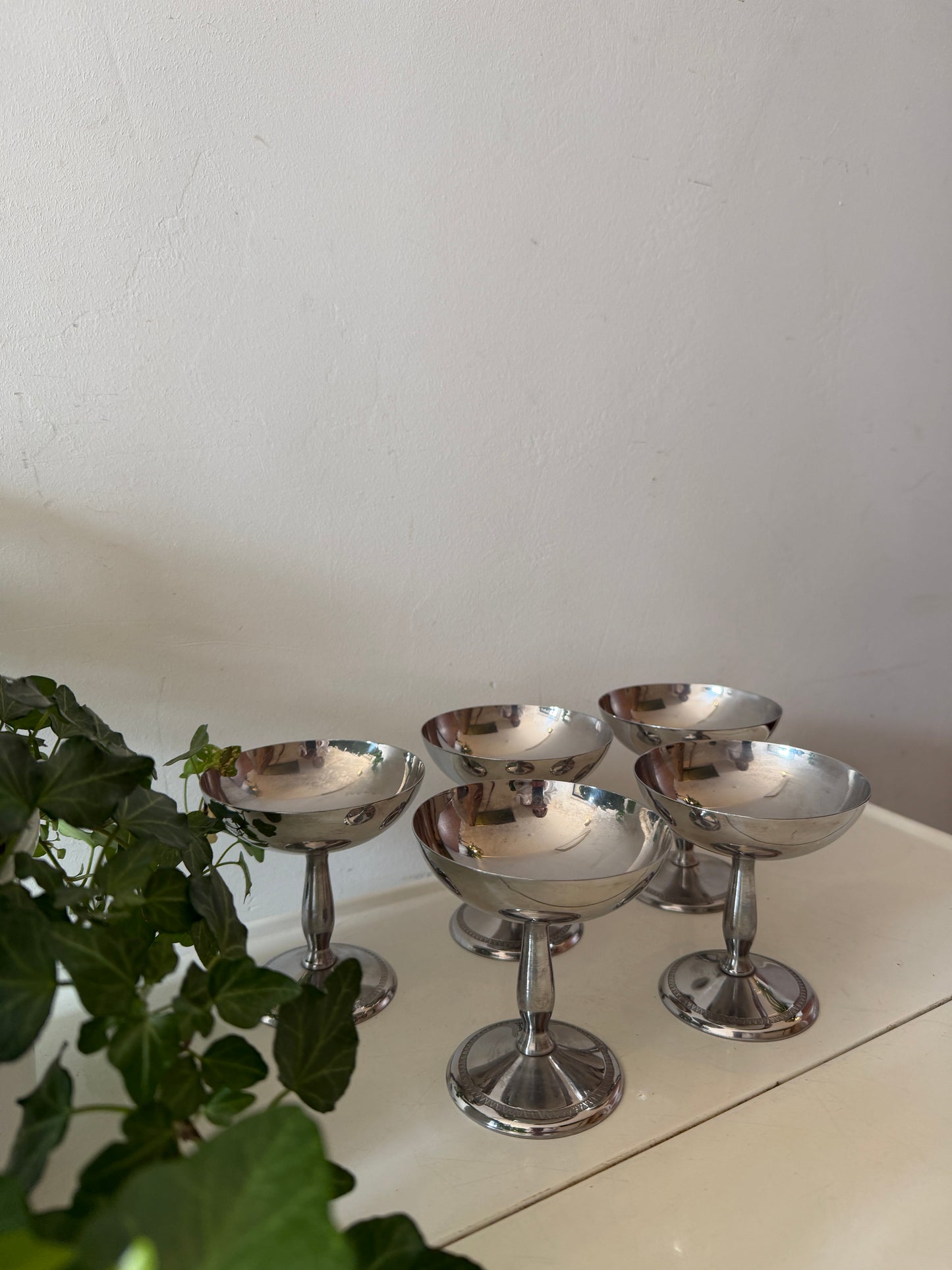 Set van 5 chrome vintage coupes