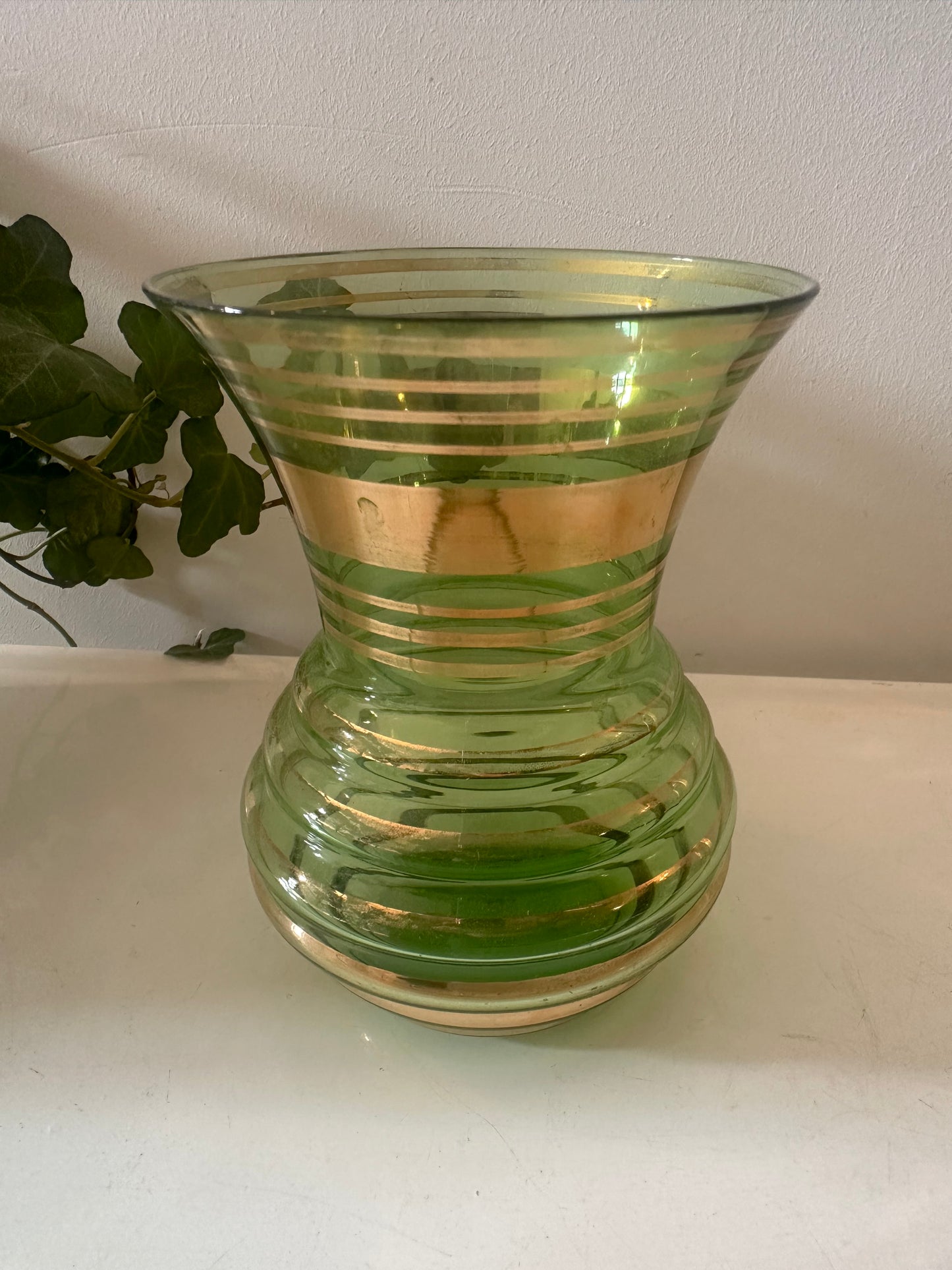 Mondgeblazen vaasje transparant groen met goud