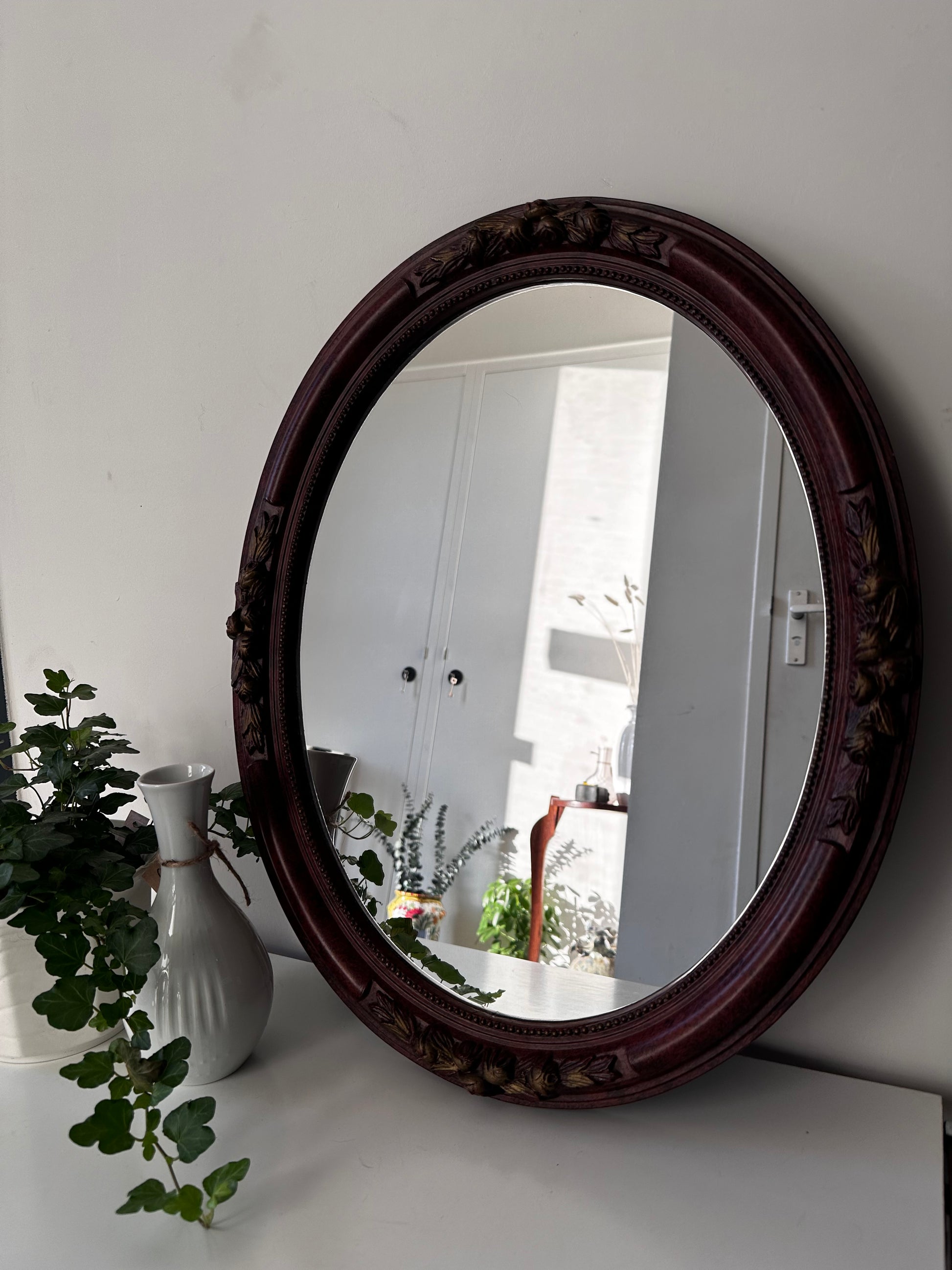 Wandspiegel Ovale Barokke Stijl Vintage Spiegels voor Muur Houten Opknoping Arendahl Traditionele Spiegel Decoratief voor Badkamer Slaapkamer Woonkamer Entryway decor 60x40cm Wit Wandspiegel Ovale Barokke Stijl Vintage Spiegels voor Muur Houten Opknoping Arendahl Traditionele Spiegel Decoratief voor Badkamer Slaapkamer Woonkamer Entryway decor 60x40cm Wit