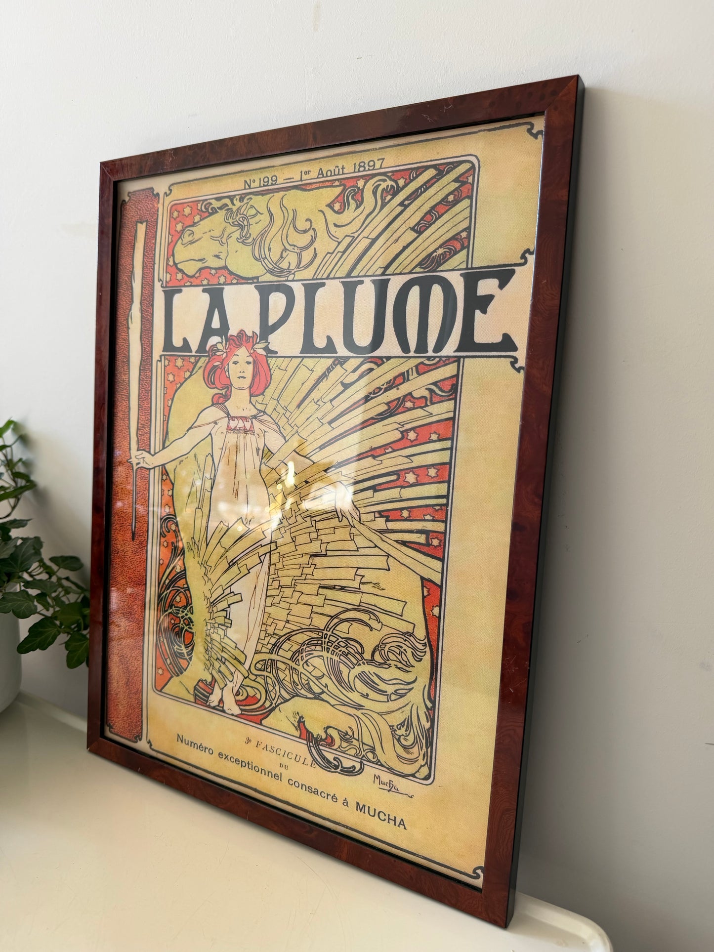 Art Nouveau prent La Plume in houten lijst
