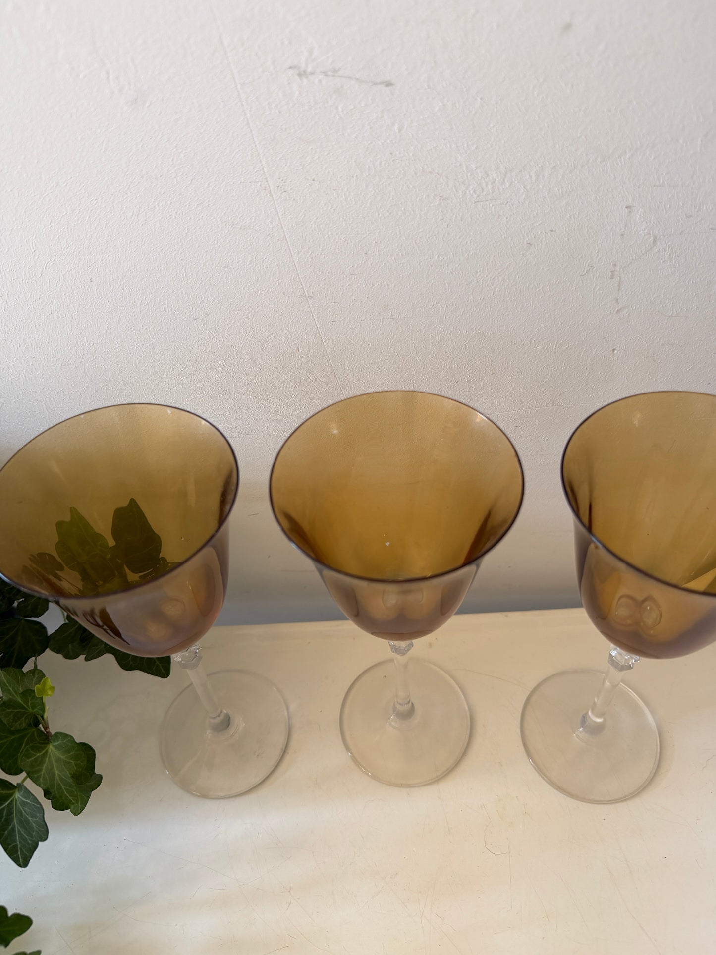 Set van 3 amberkleurige wijnglazen