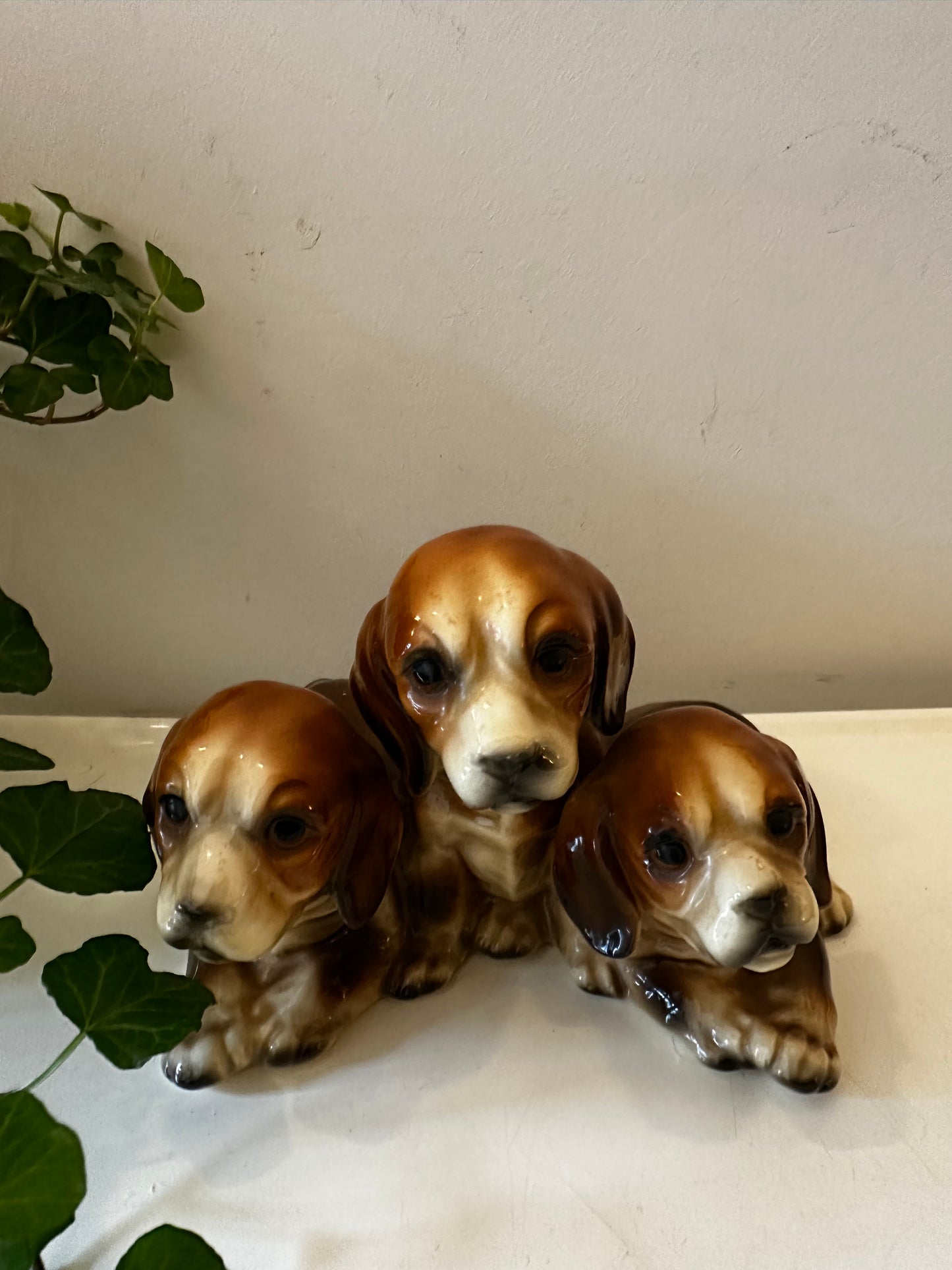 Beeldje van 3 puppy’s porselein