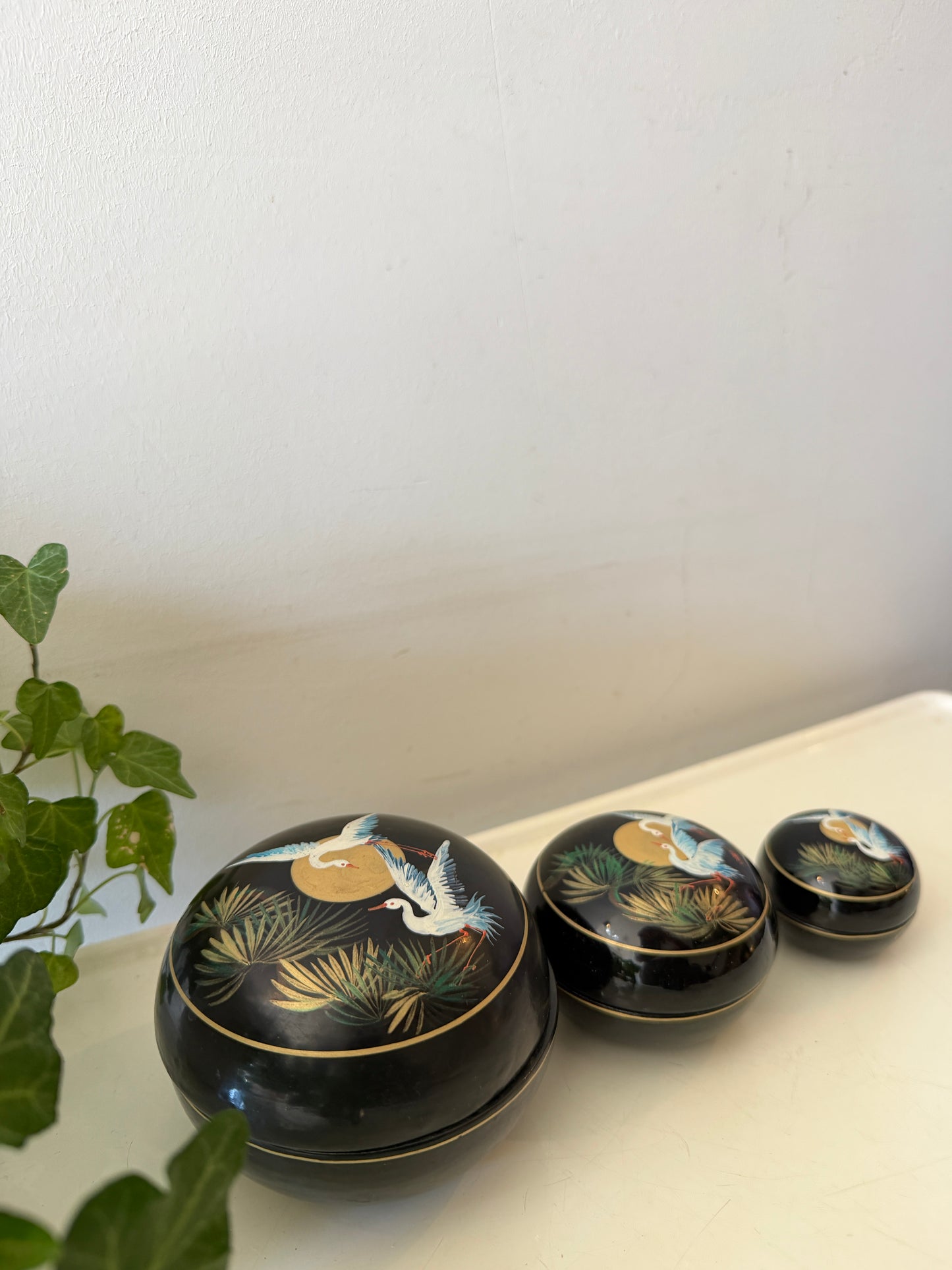 Set van 3 ronde lakdoosjes mid century