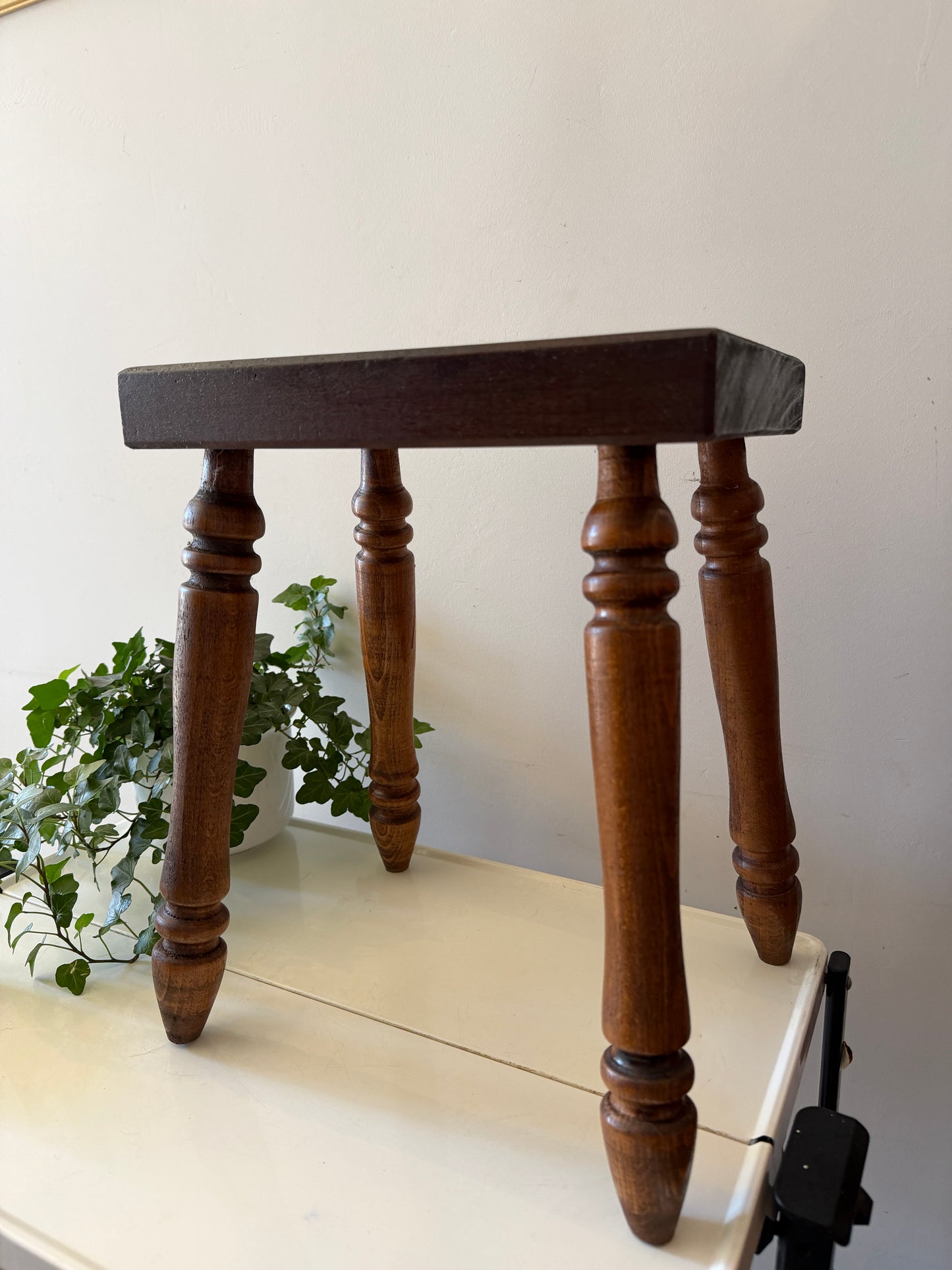 Houten bijzettafeltje/ plantentafeltje