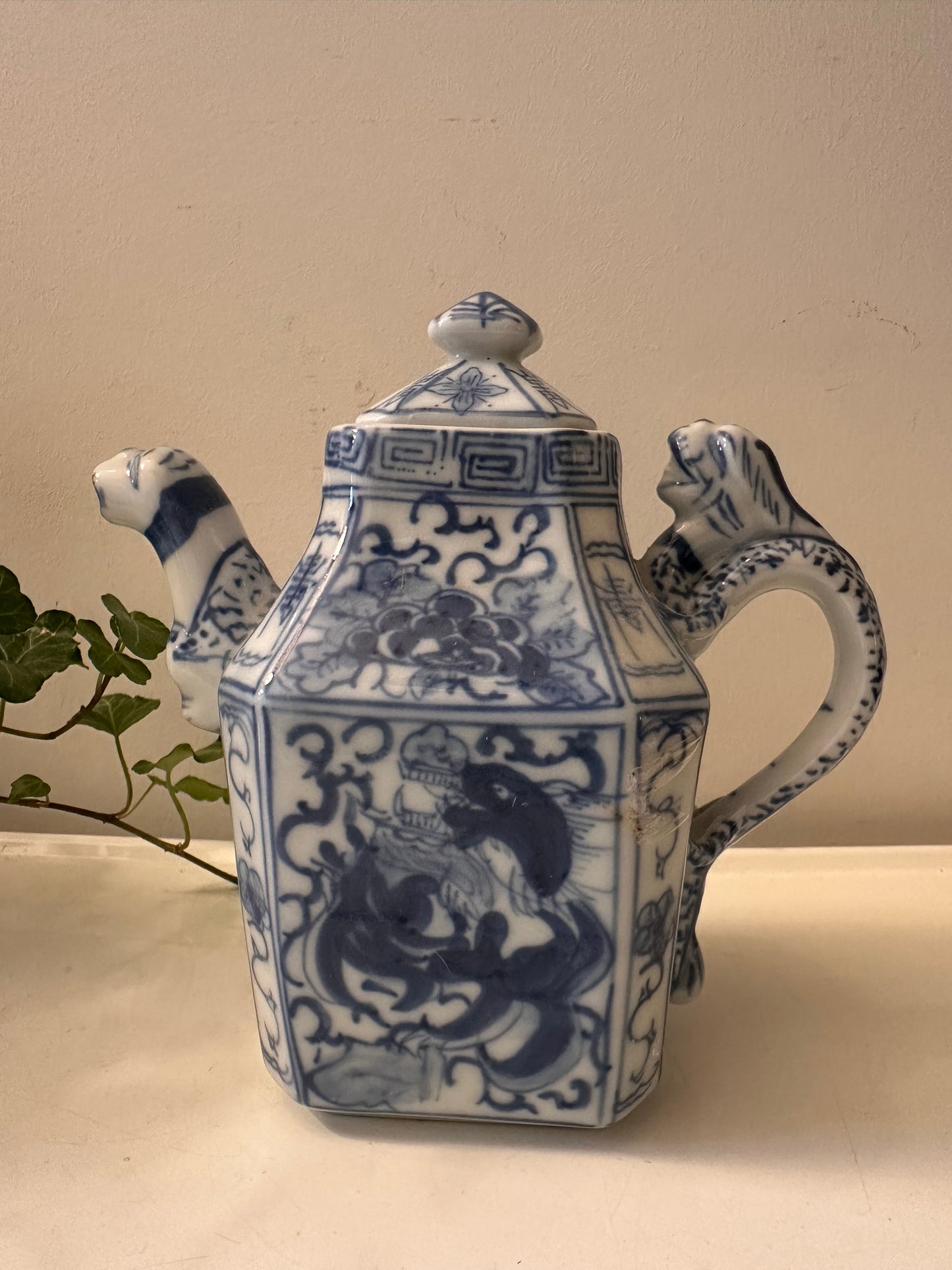 Blauw wit porseleinen theepot