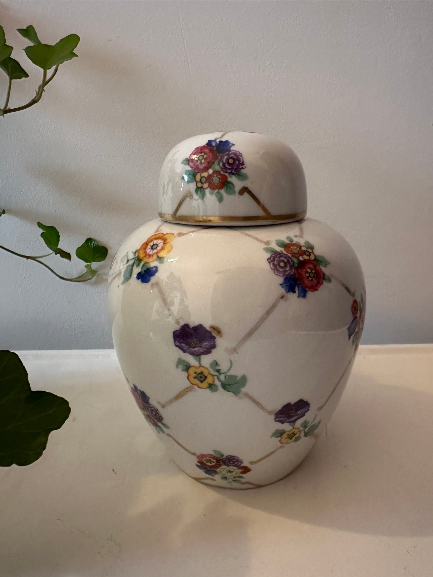 Porseleinen dekselvaasje