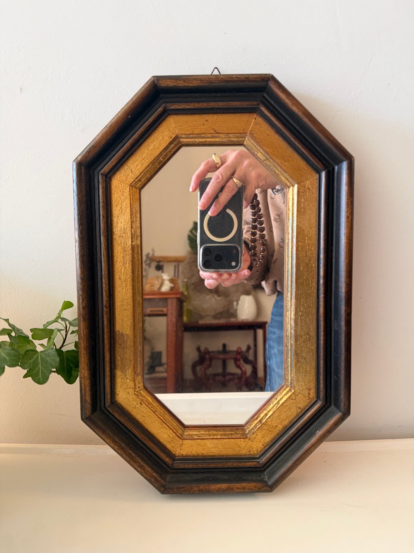 Wandspiegel met acht kantige houten frame
