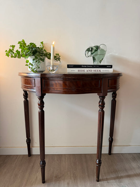 Klassiek halfrond hal tafeltje bijzettafeltje
