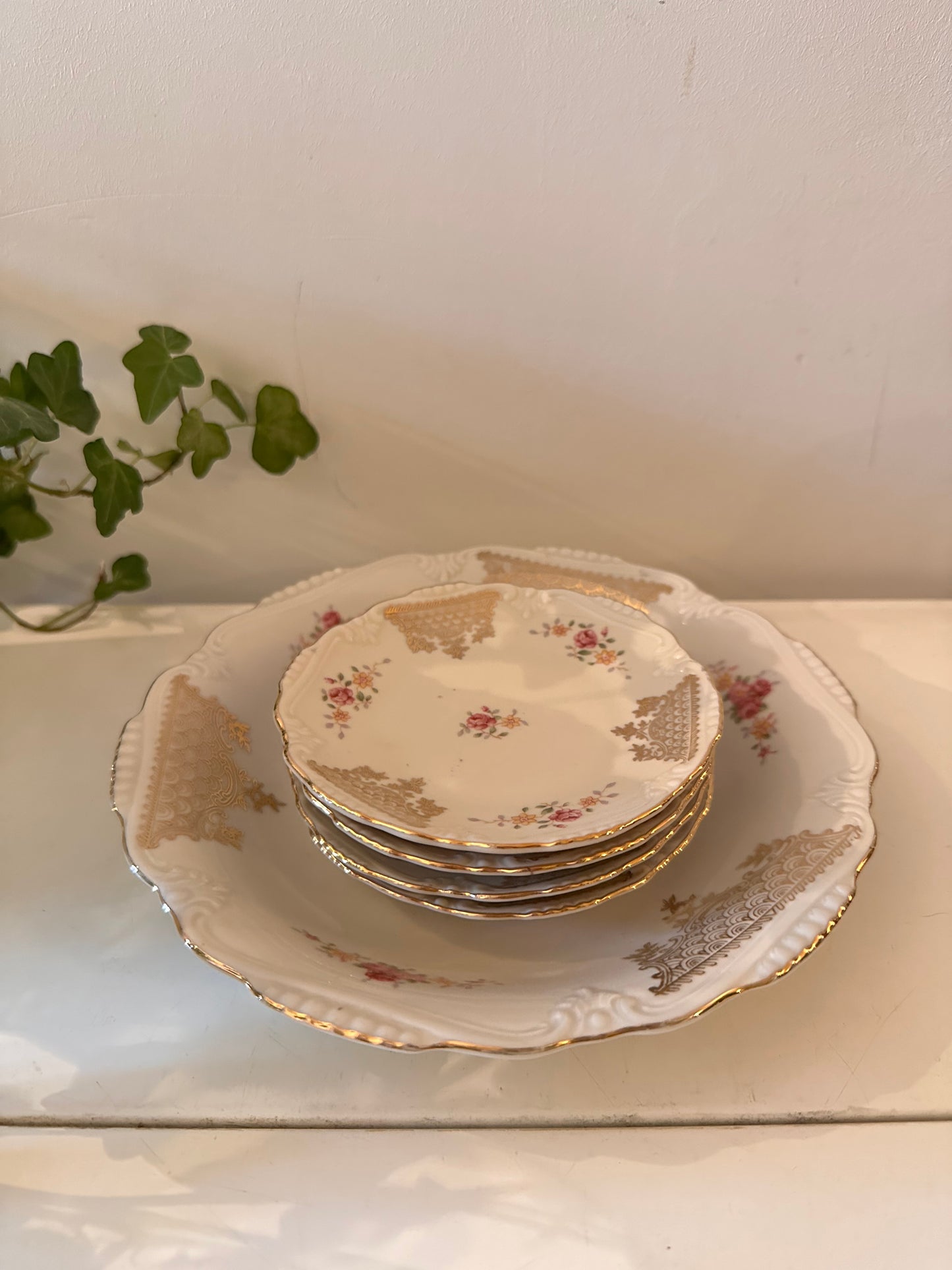 Serveerbord met kleine bordjes romantisch vintage