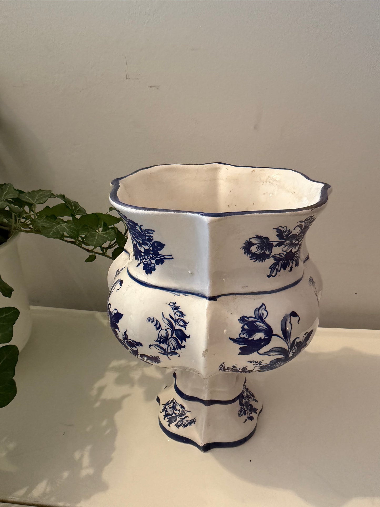 Blauw witte tulpenvaas