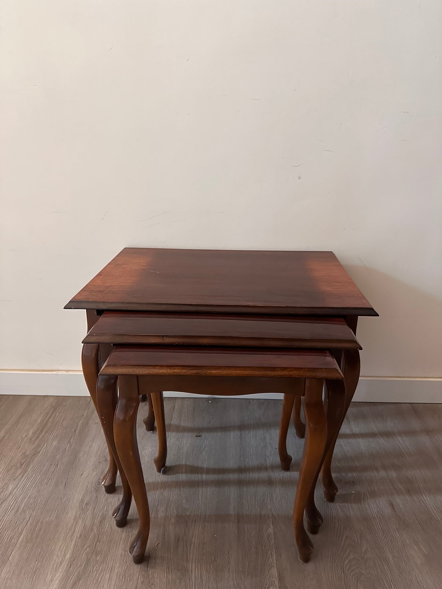 Nesting tables set van 3