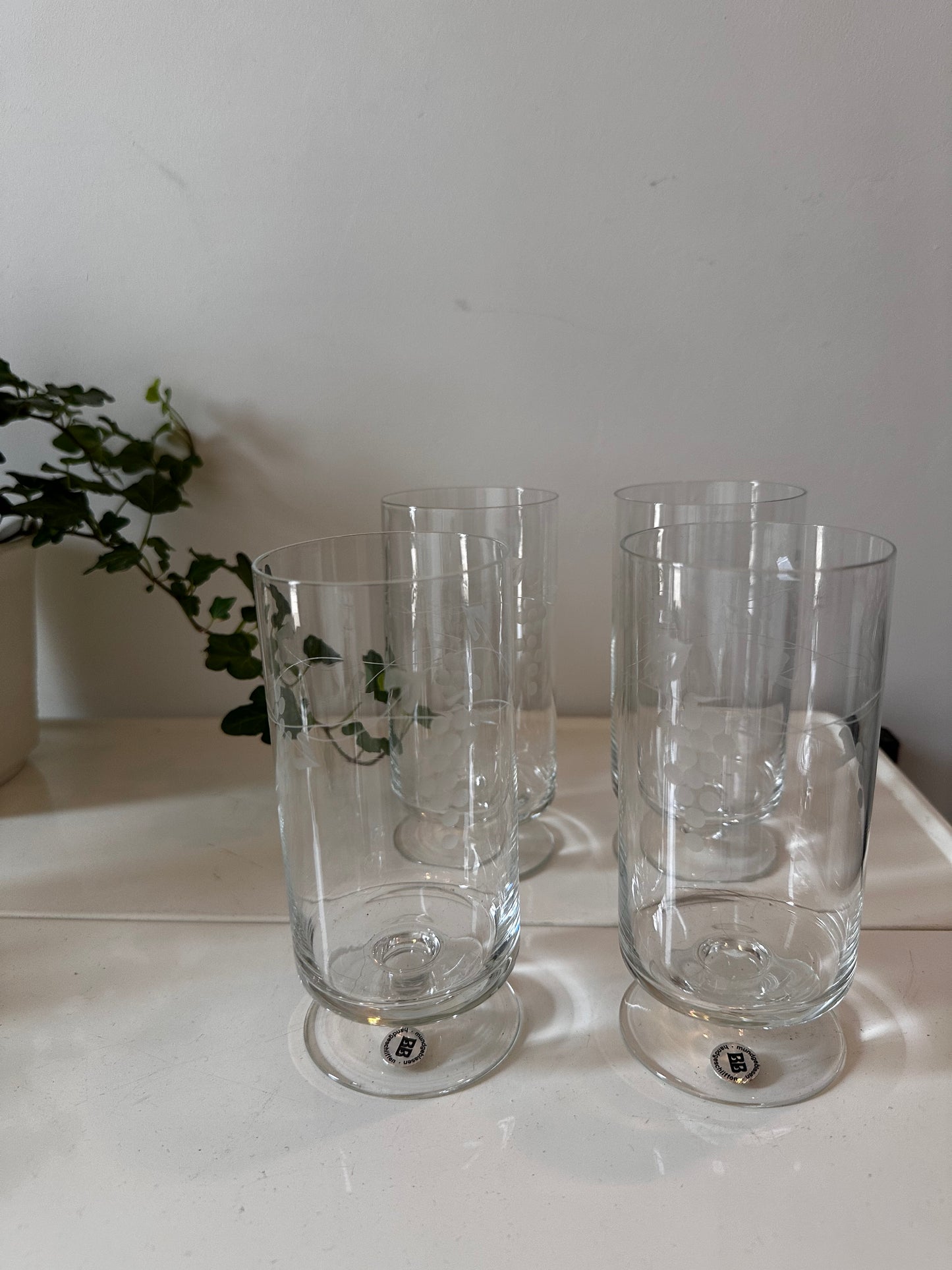 Waterglazen gemerkt BB op voet vintage