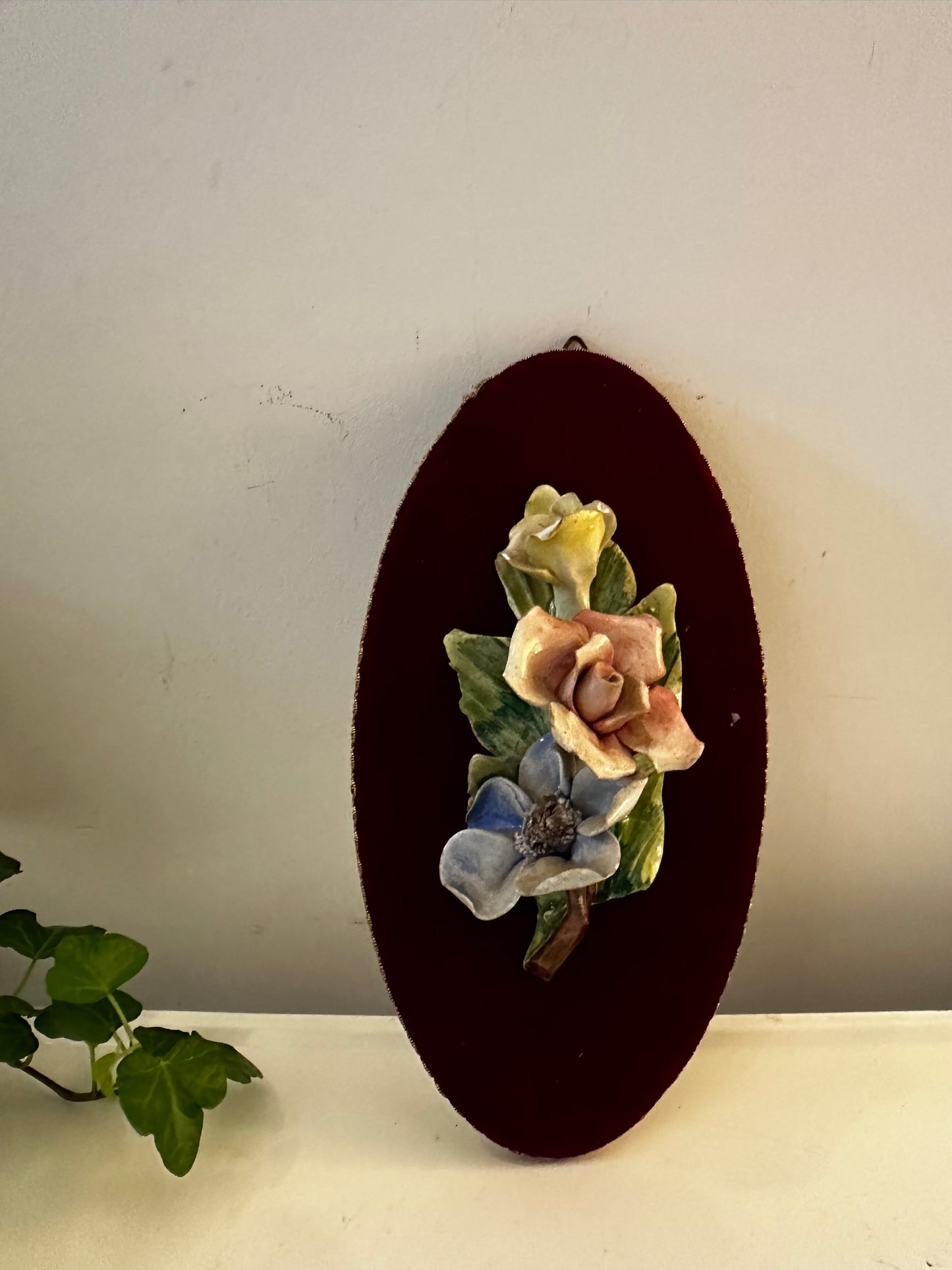 Prachtige ovale wanddecoratie met bloemen
