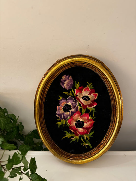 Ovaal lijstje met borduurwerk