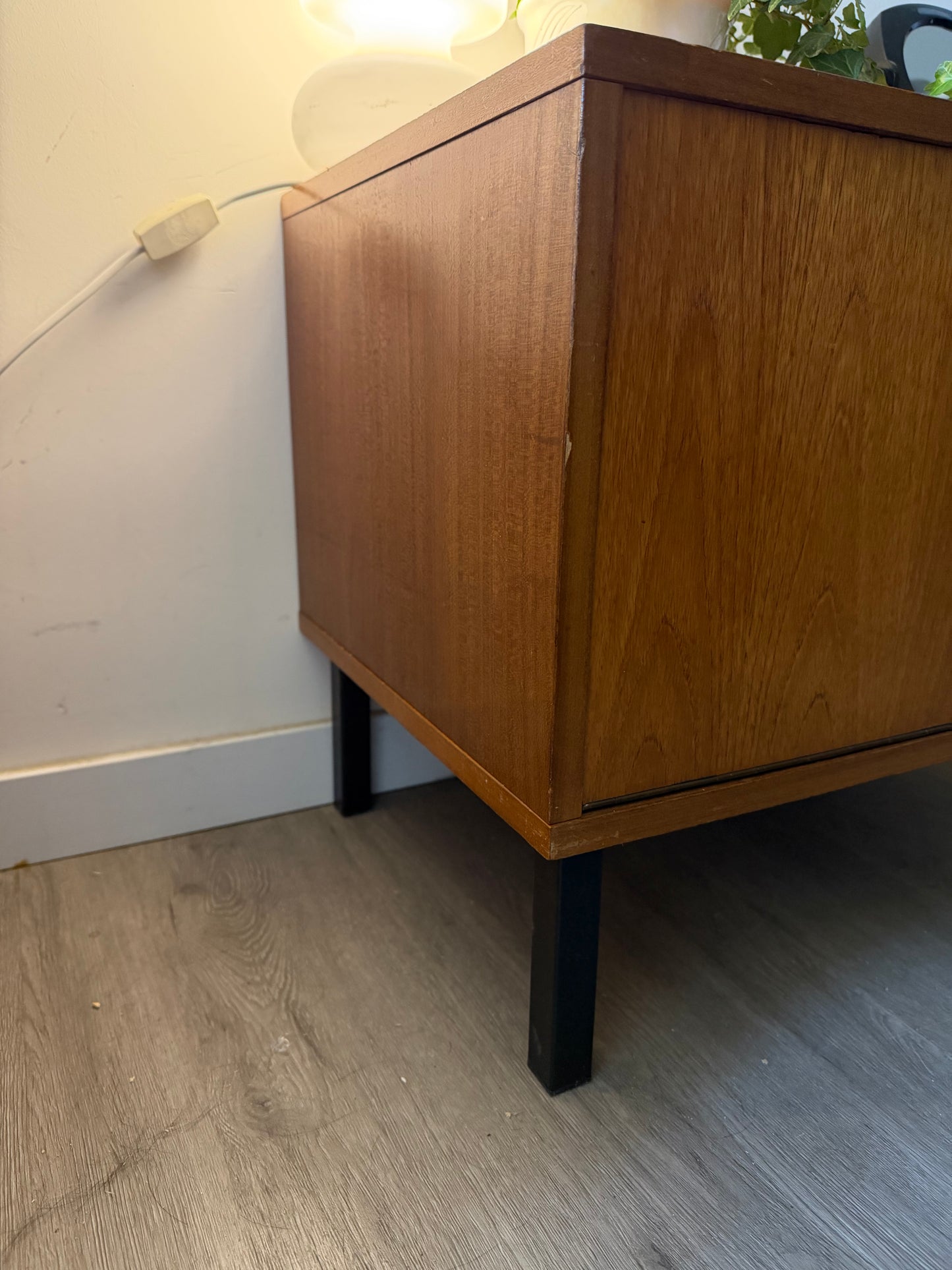 Mid Century klepkastje op pootjes