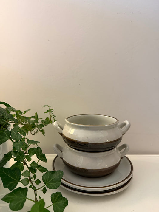 Set van 2 jaren 70 soepkommen en schotels