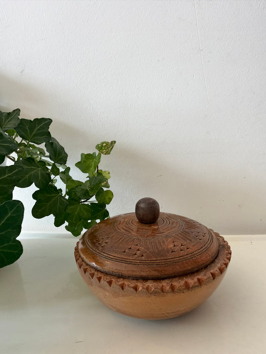 Rond houten bewaardoosje