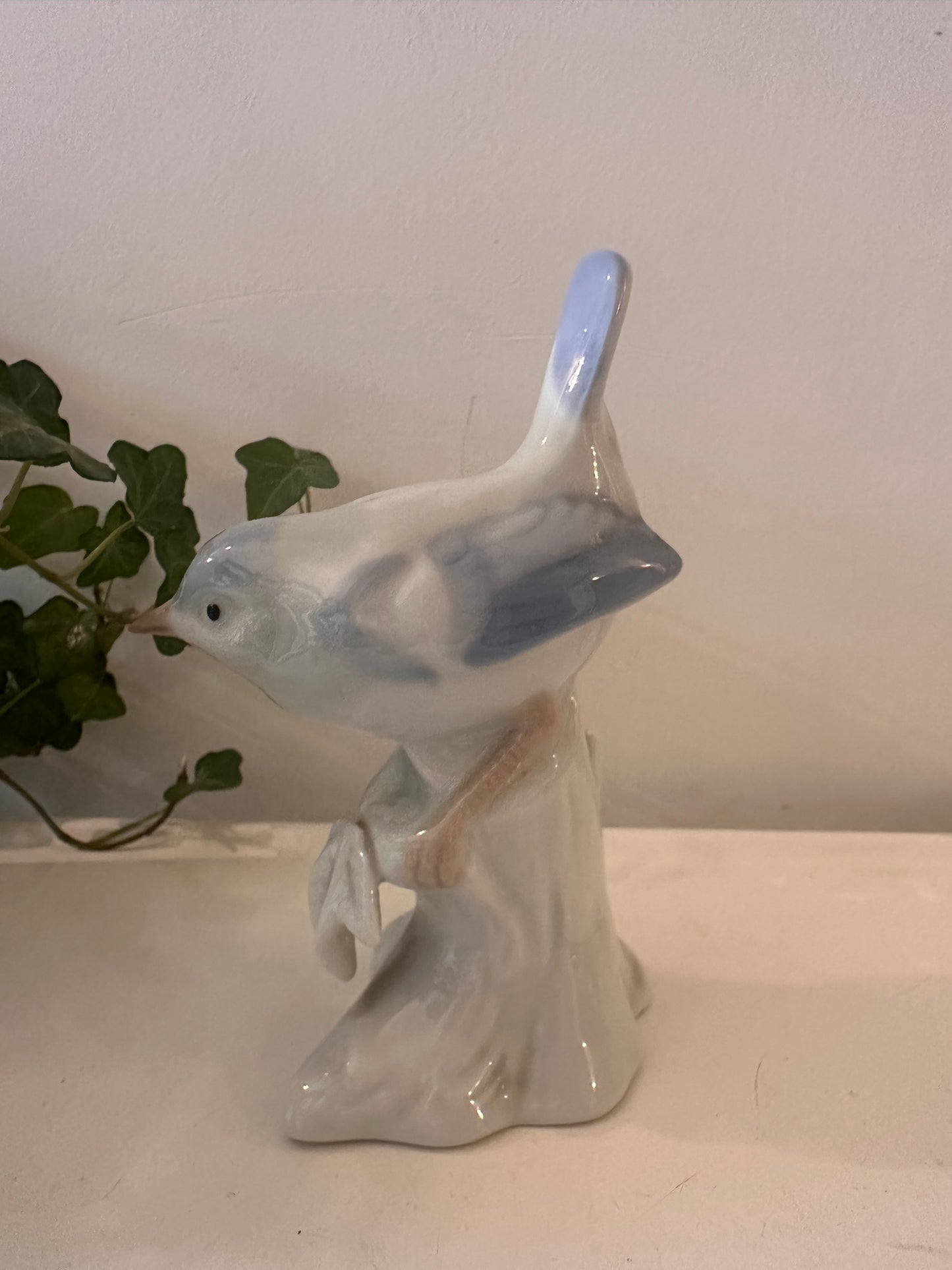 Porseleinen vogel beeldje