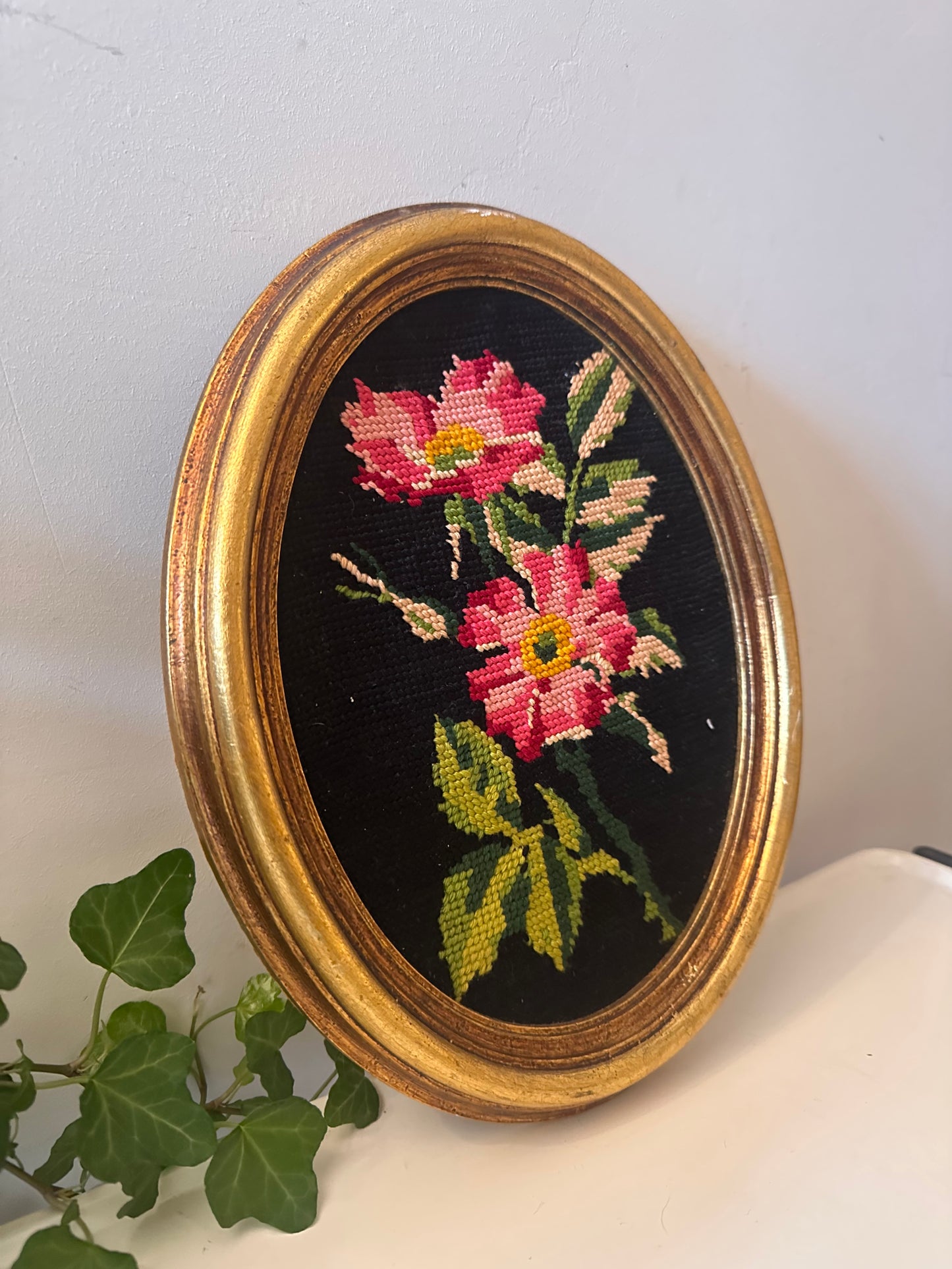 Ovaal lijstje met borduurwerkje