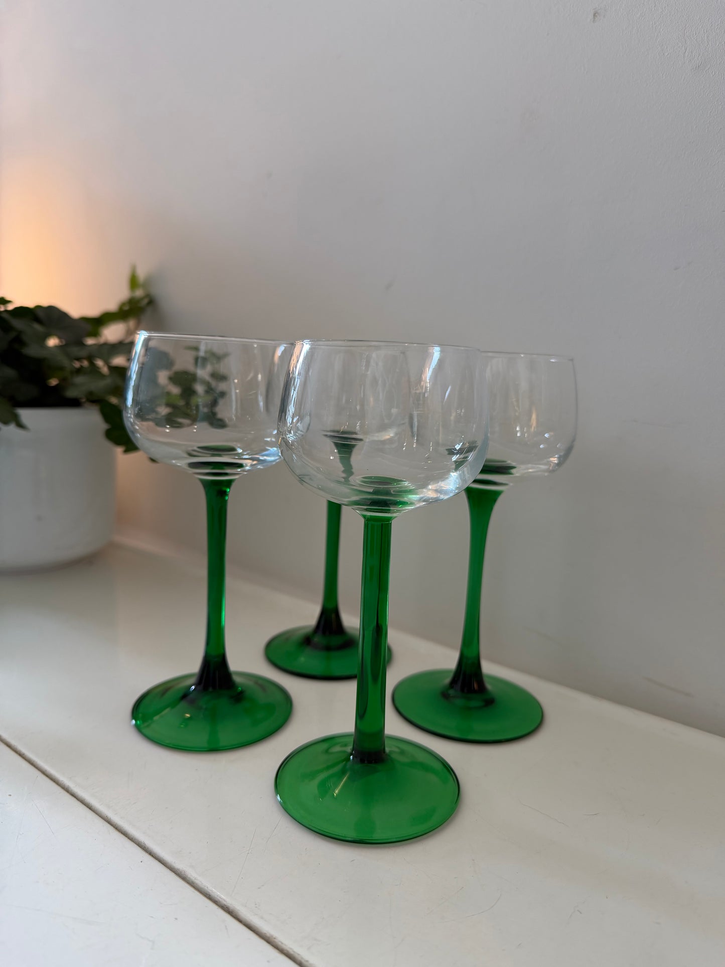 Set van 4 glazen op groene steel jaren 70