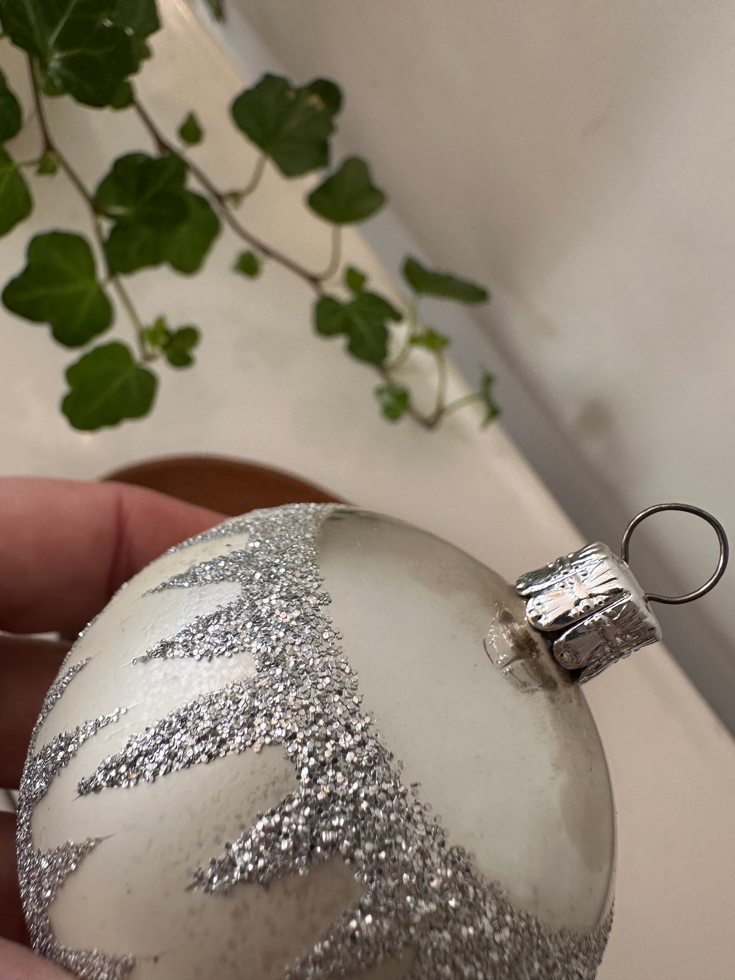 Zilverkleurige vintage kerstbal