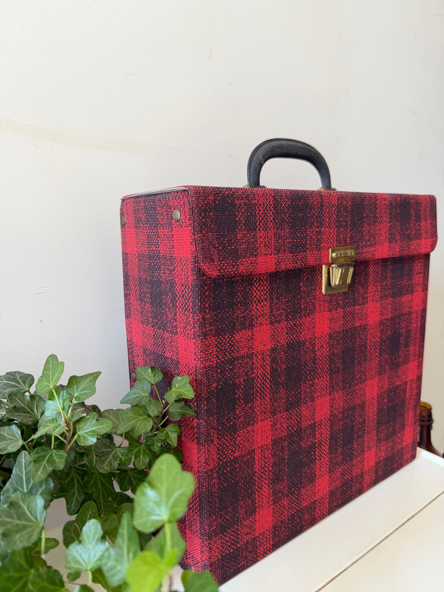 Elpee lp koffer jaren 70 zwart rood geruit