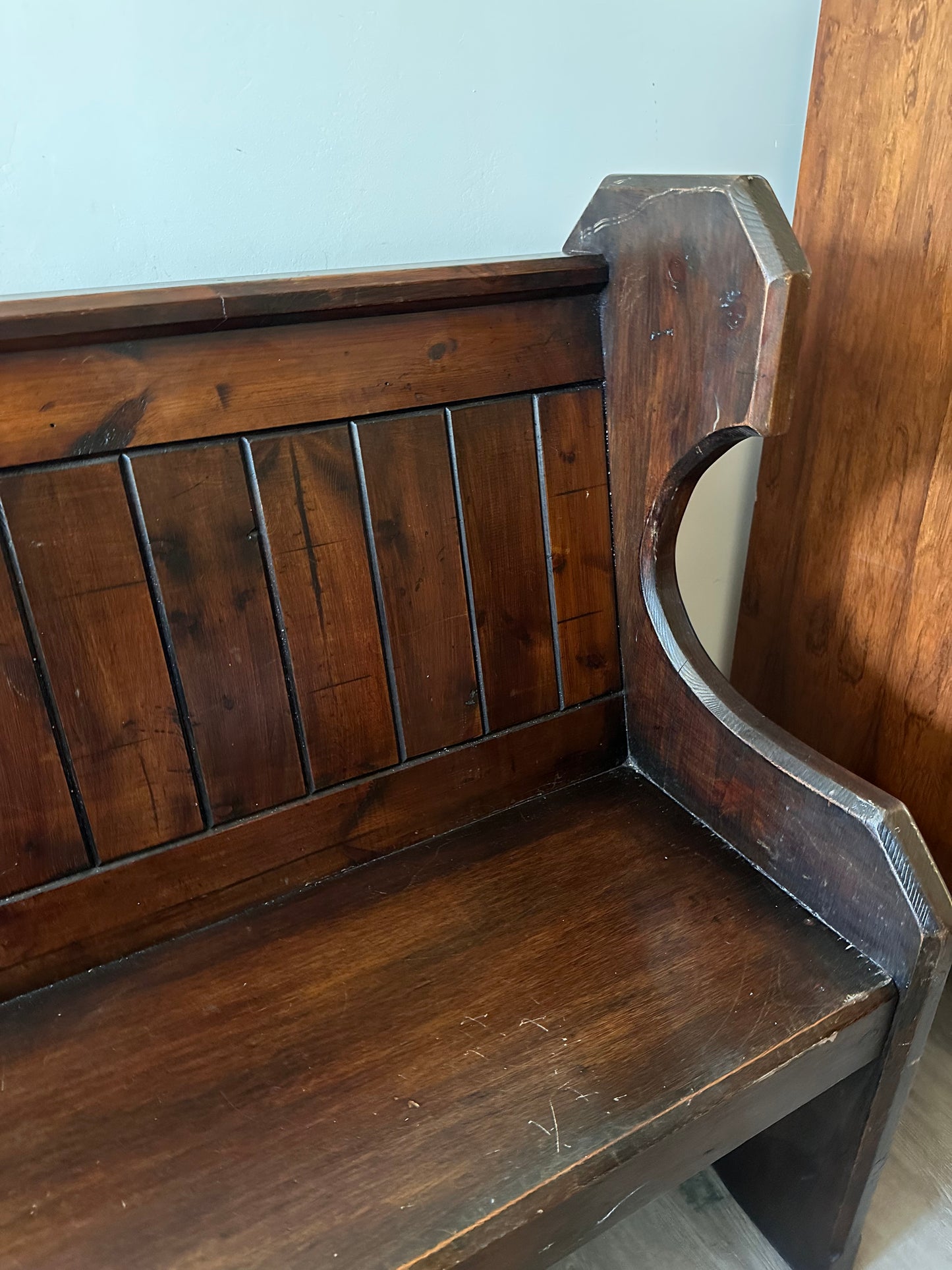 Donkerhouten kloosterbank