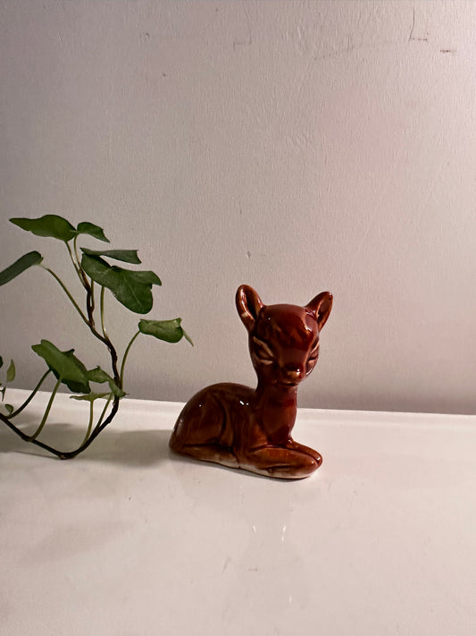 Porseleinen vintage beeldje hertje