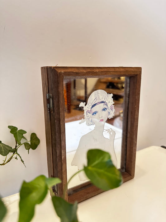 Sleutelkastje met Art Nouveau spiegel