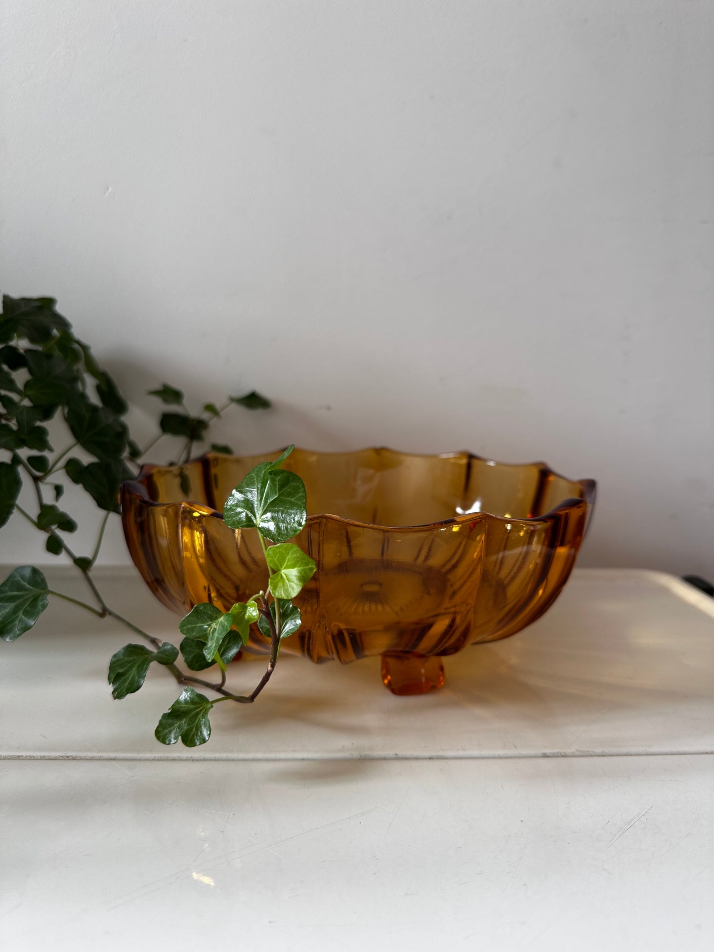 Amberkleurige vintage schaal