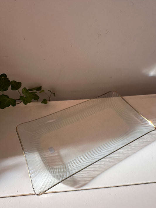 Glazen schaal met goudkleurige rand