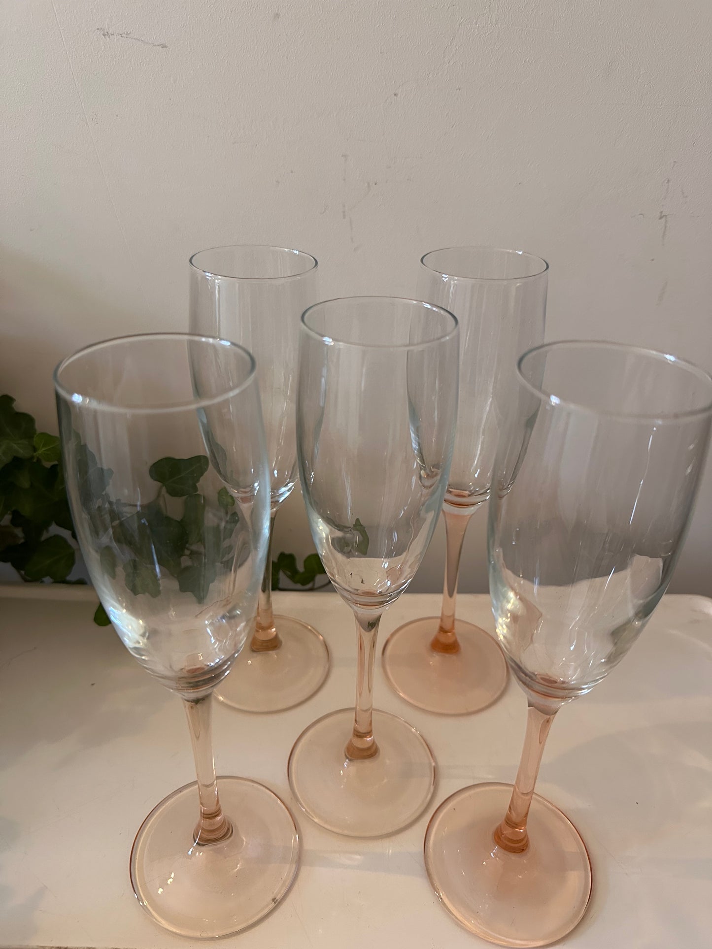 Set van 5 flutes champagne met roze/oranje voet