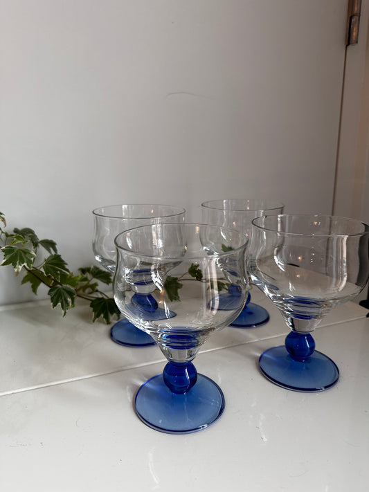 Set van 4 coupe glazen blauwe voet