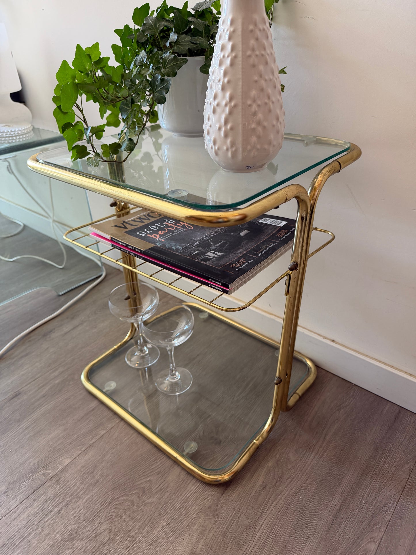 Hollywood Regency bijzettafeltje van messing en glas