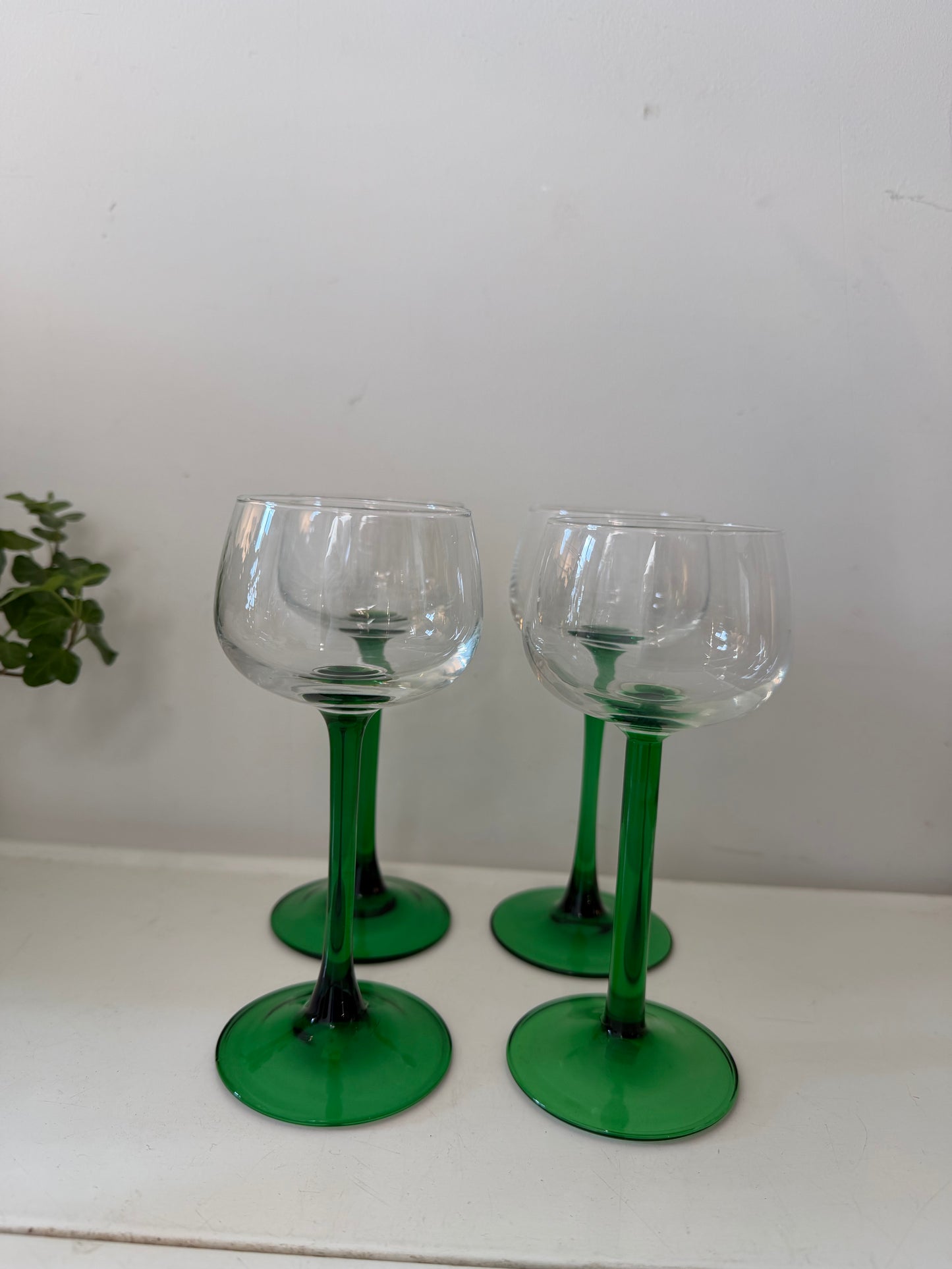 Set van 4 glazen op groene steel jaren 70
