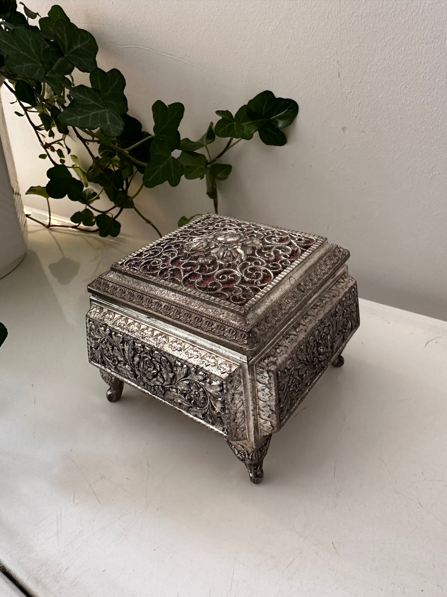 Zilverkleurig sierkistje