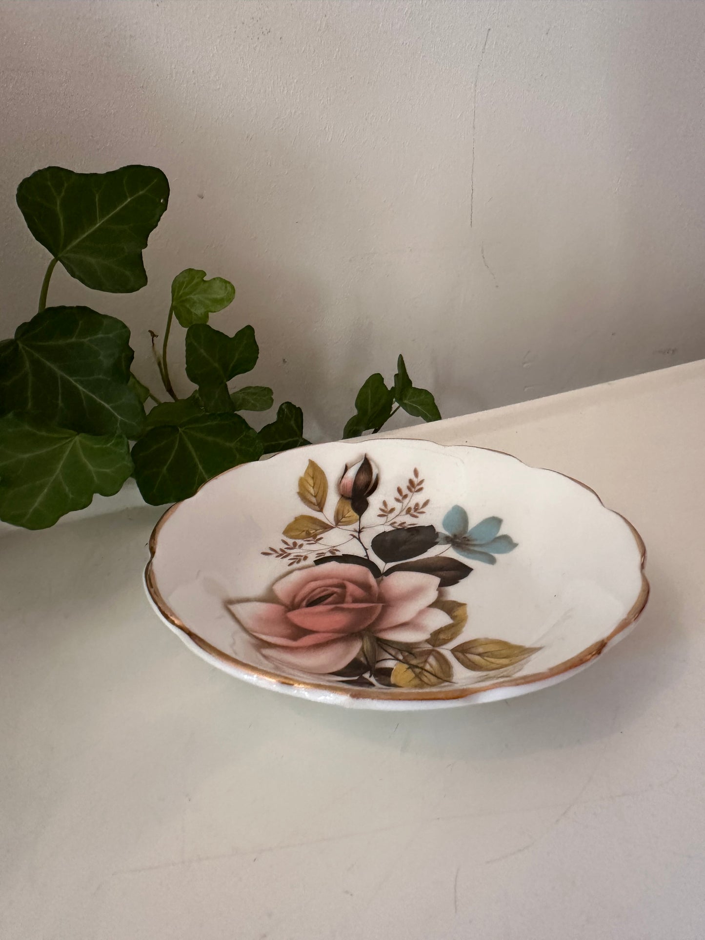 Engels schaaltje met rozenprint