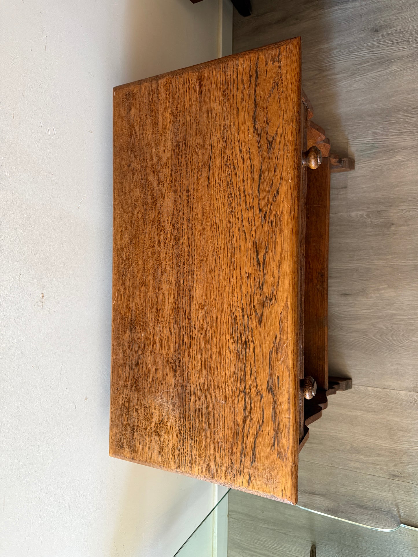 Houten tafeltje met laatje