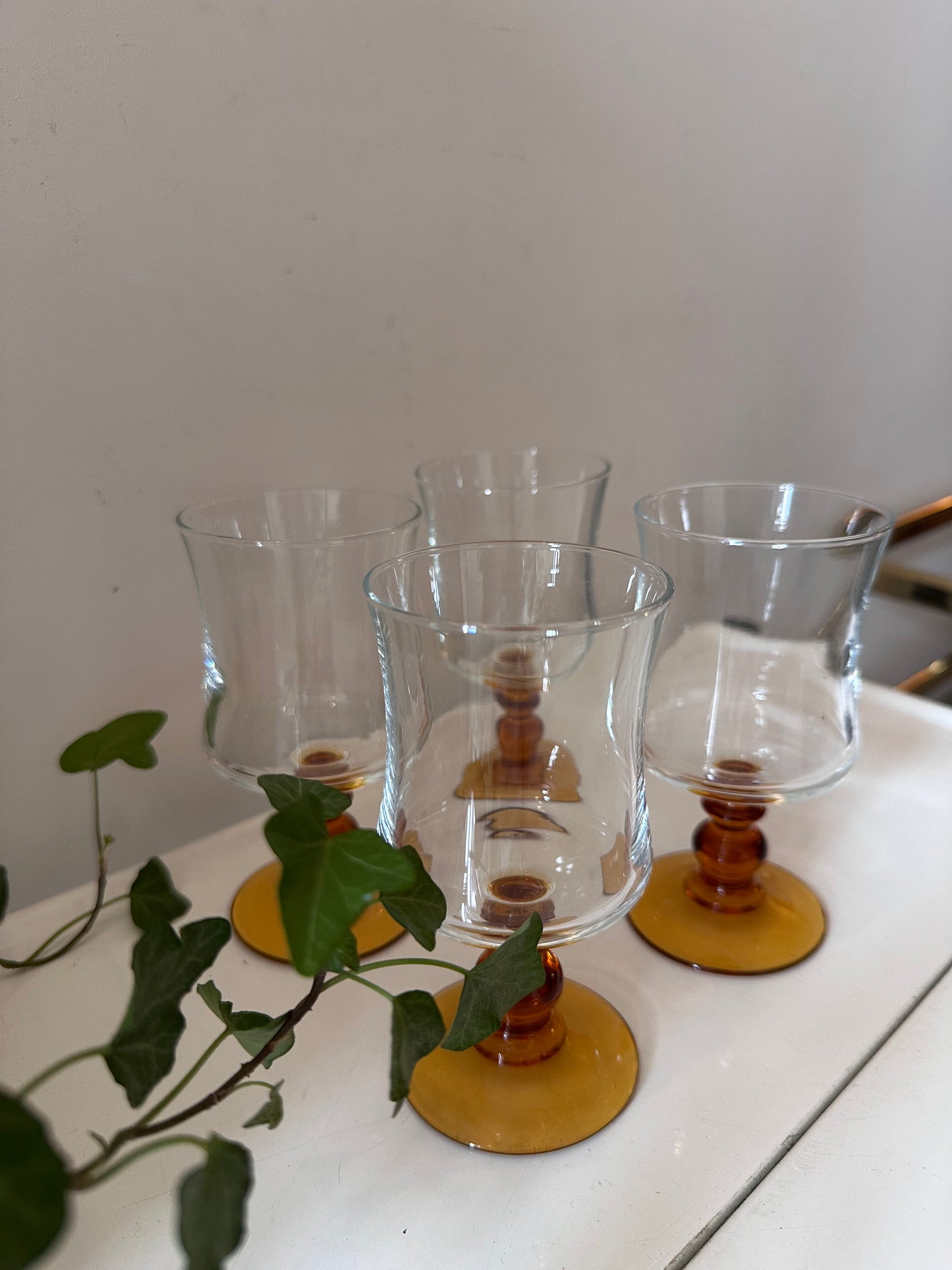 Set van 4 amberkleurige glazen