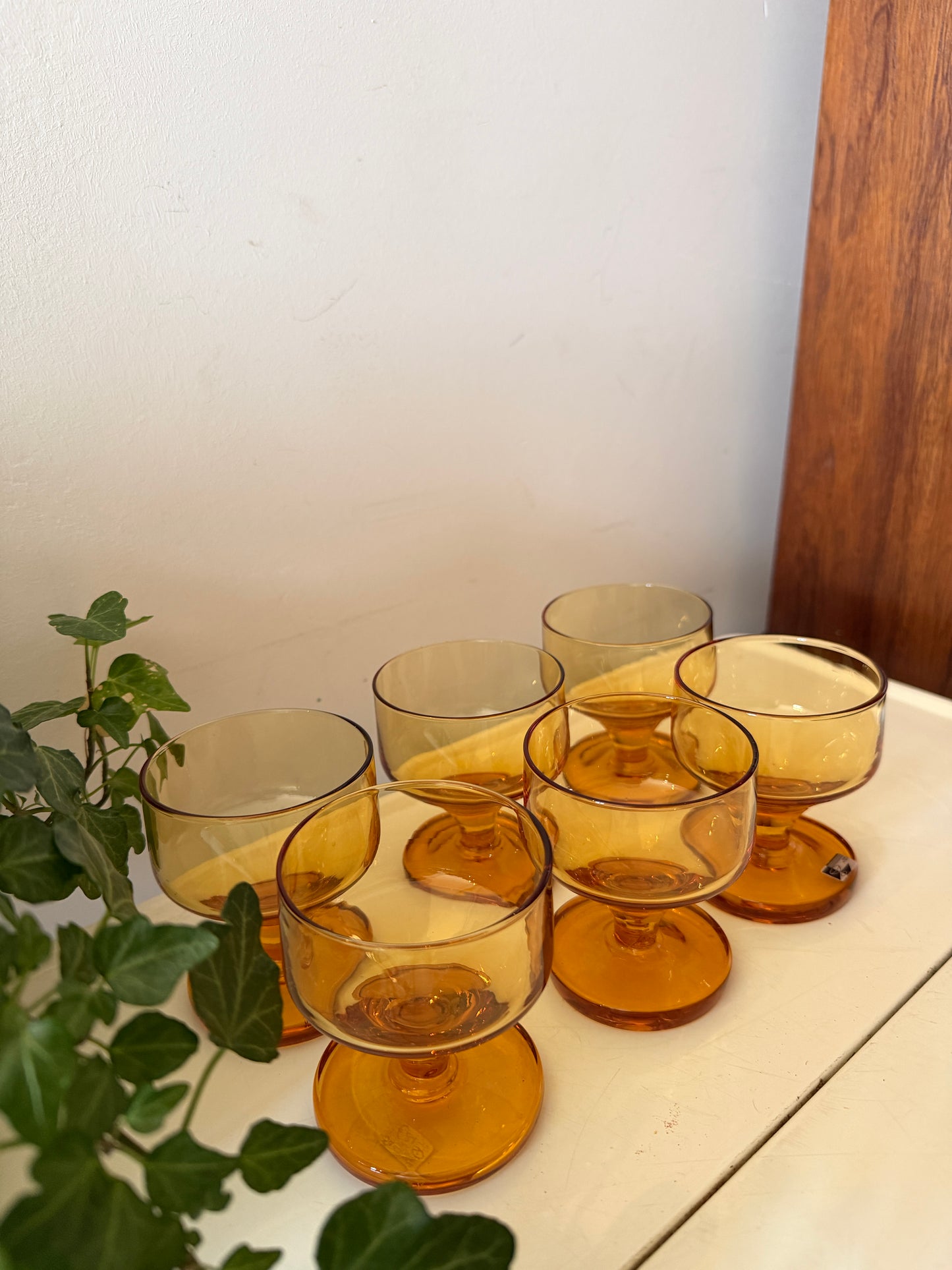 Set van 6 Italiaanse coupe glazen amber