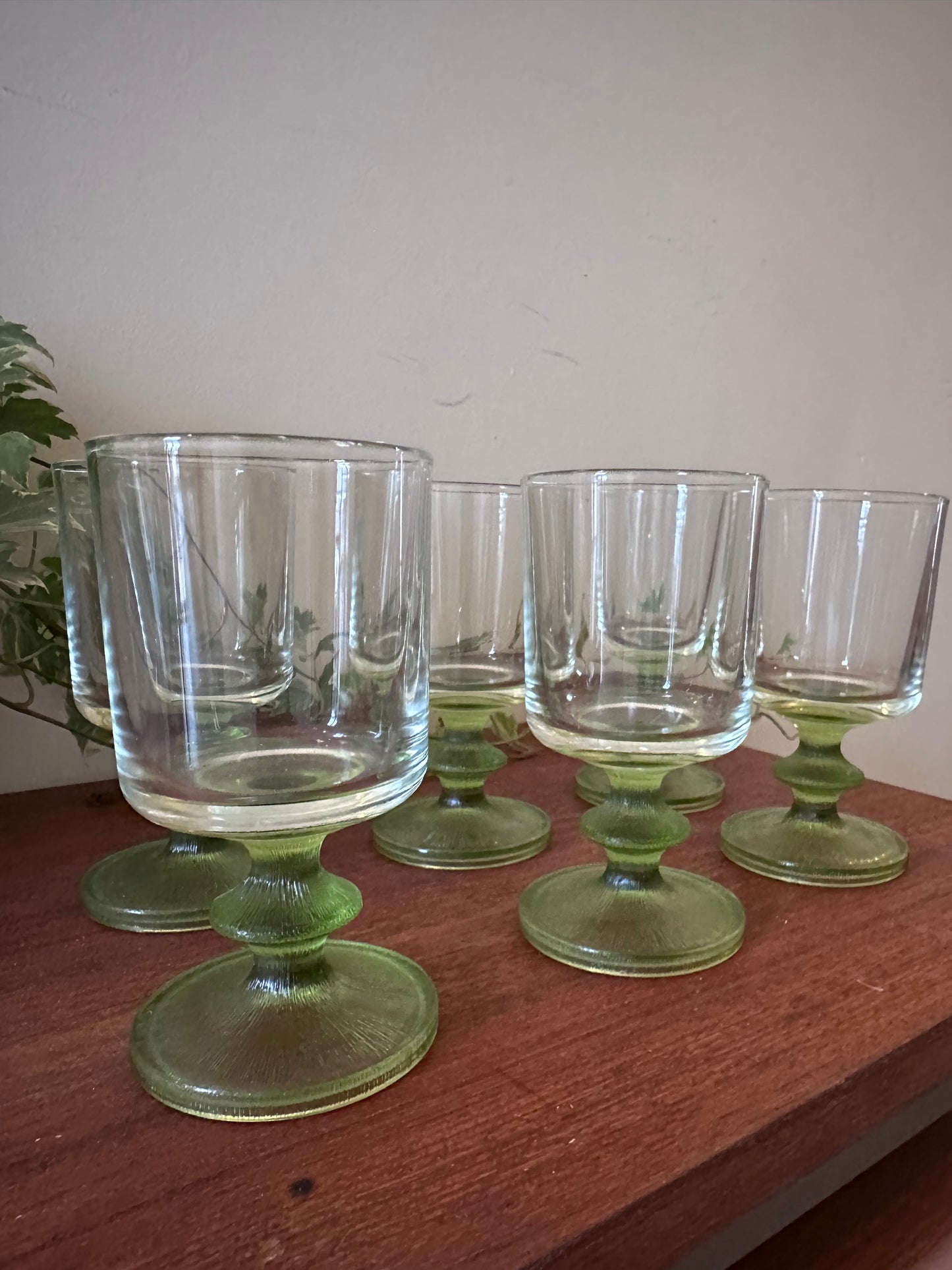 6 vintage wijnglazen groene voet