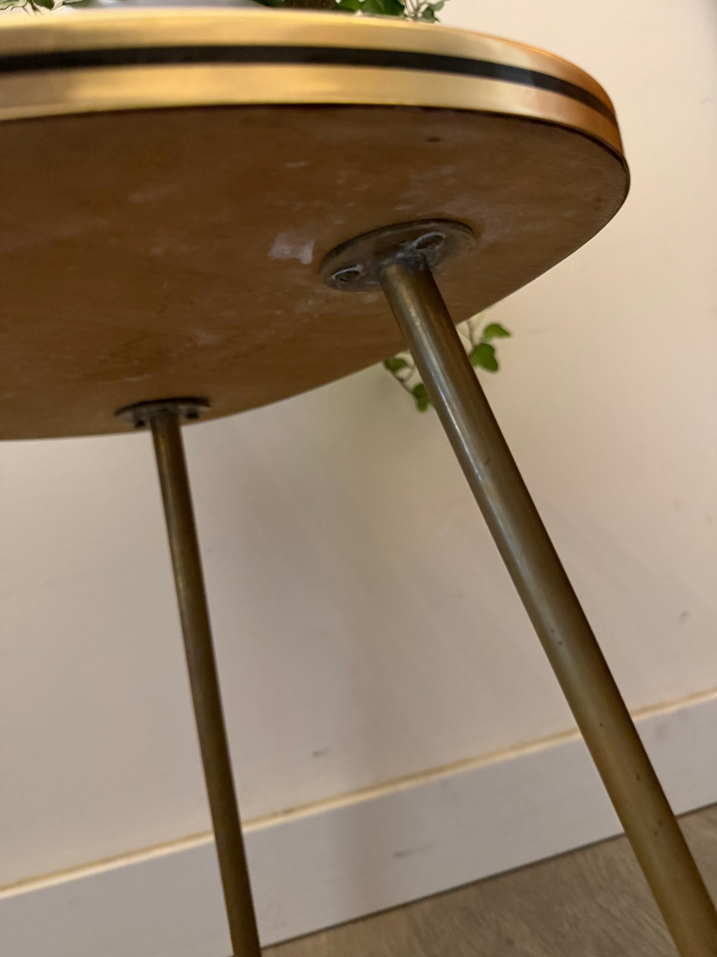 Jaren 50/60 bijzettafel formica