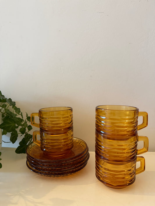 Set van 5 amberkleurige espresso kop en schotels