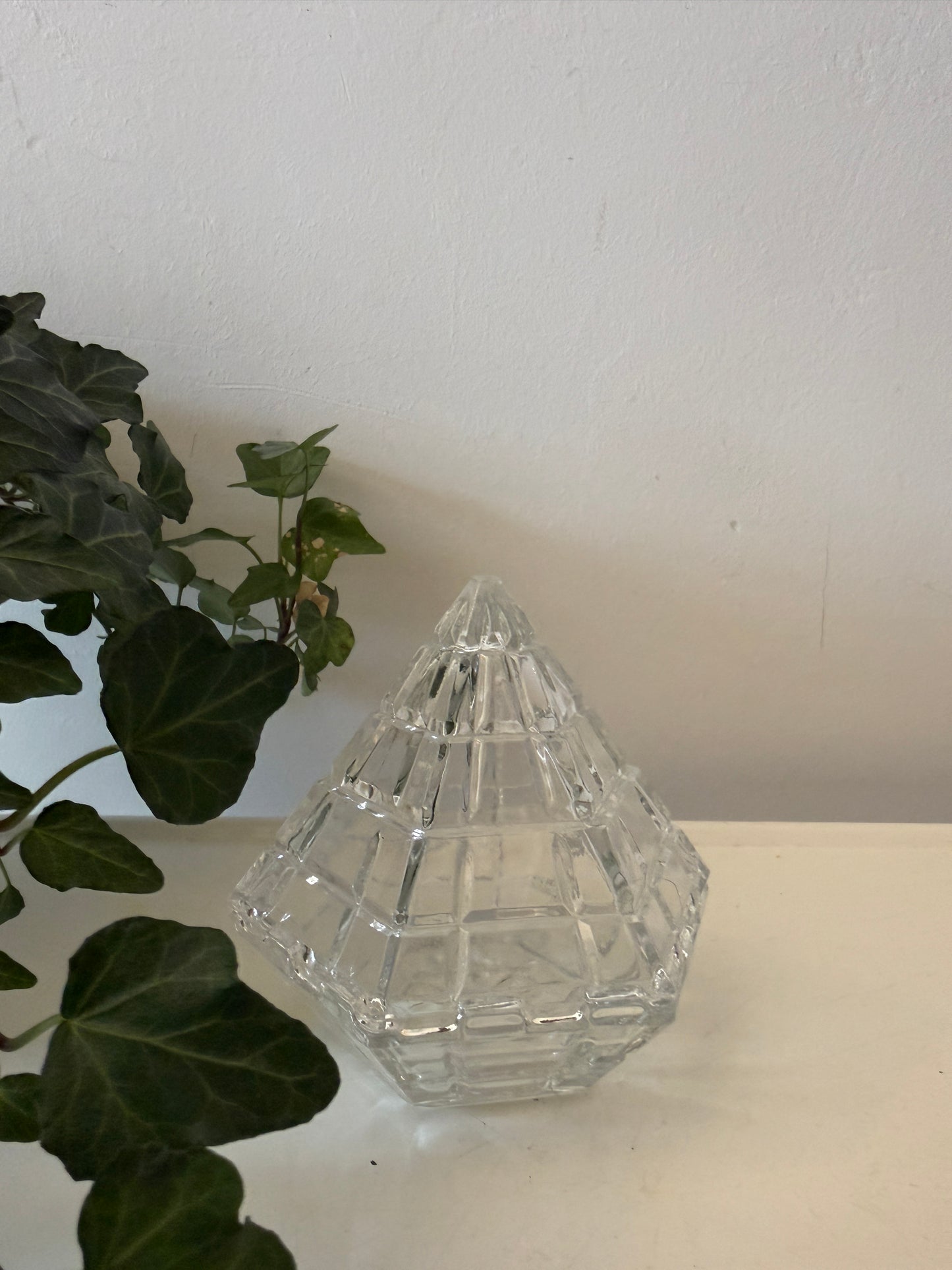 Royal Crystal Rock piramide opbergdoosje