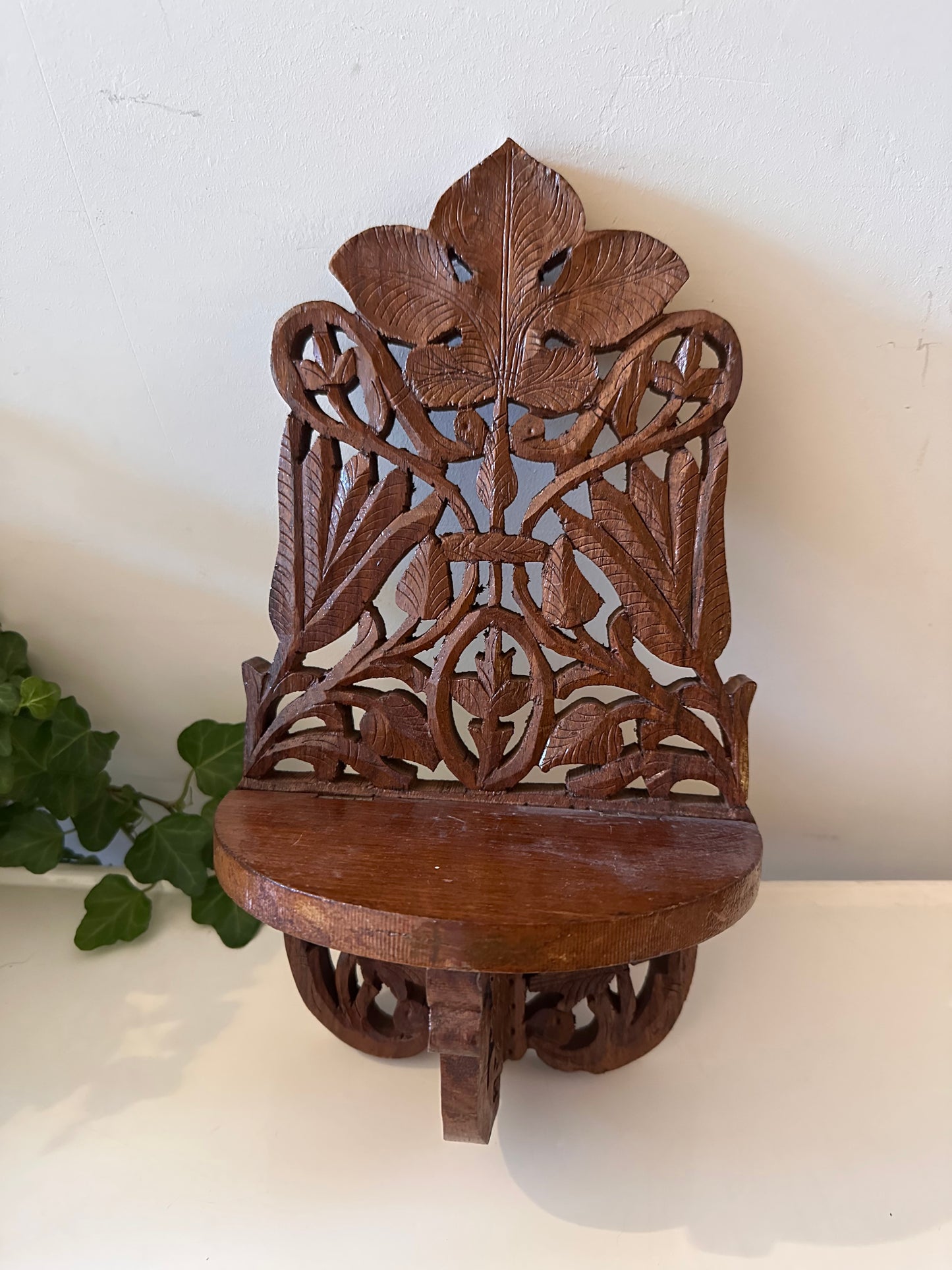 Houten opengewerkte console