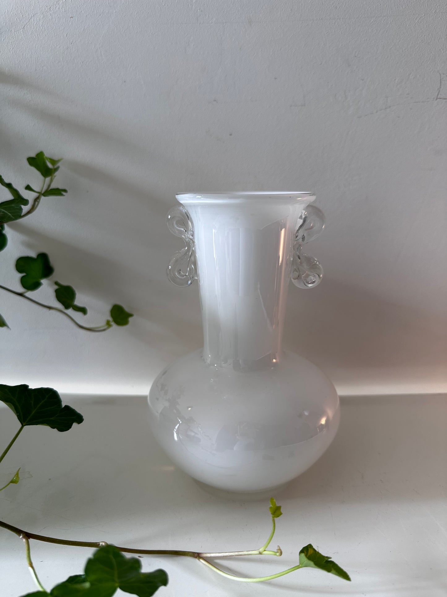 Opaline vaas vintage wit