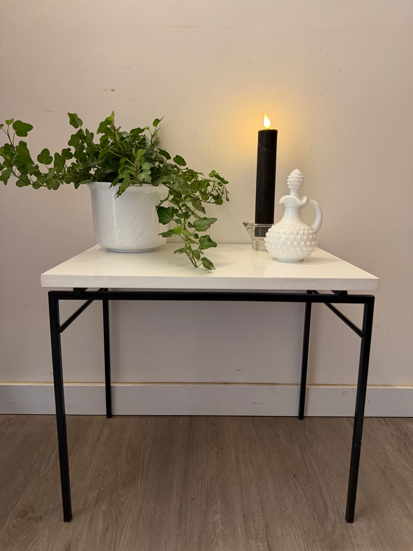 Pastoe stijl bijzettafeltje