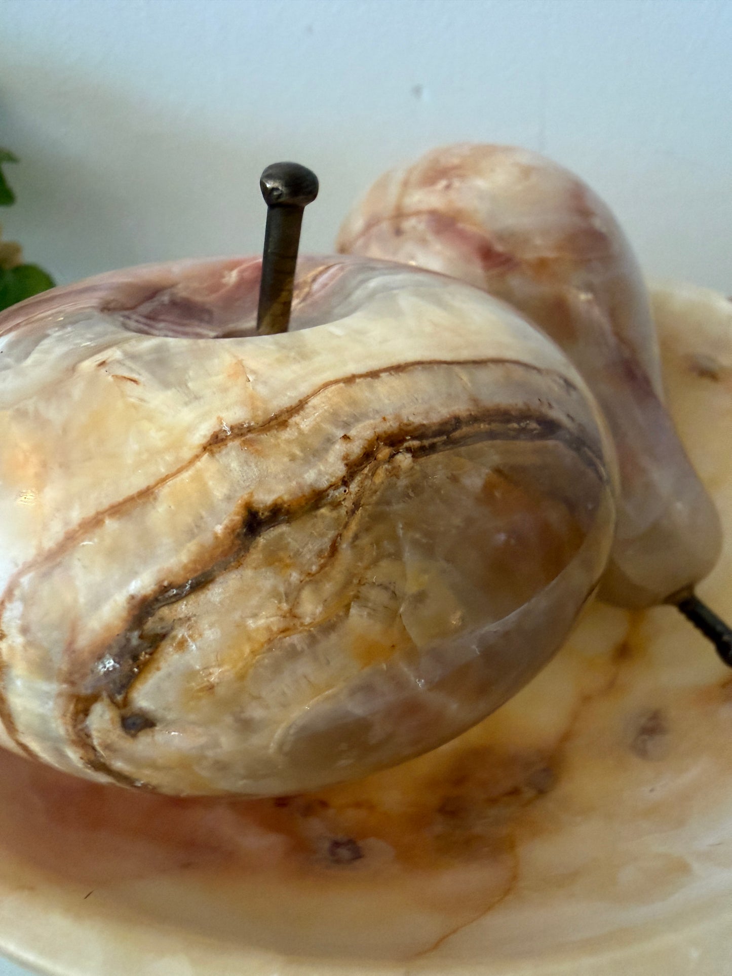 Onyx fruitschaal met peer en appel