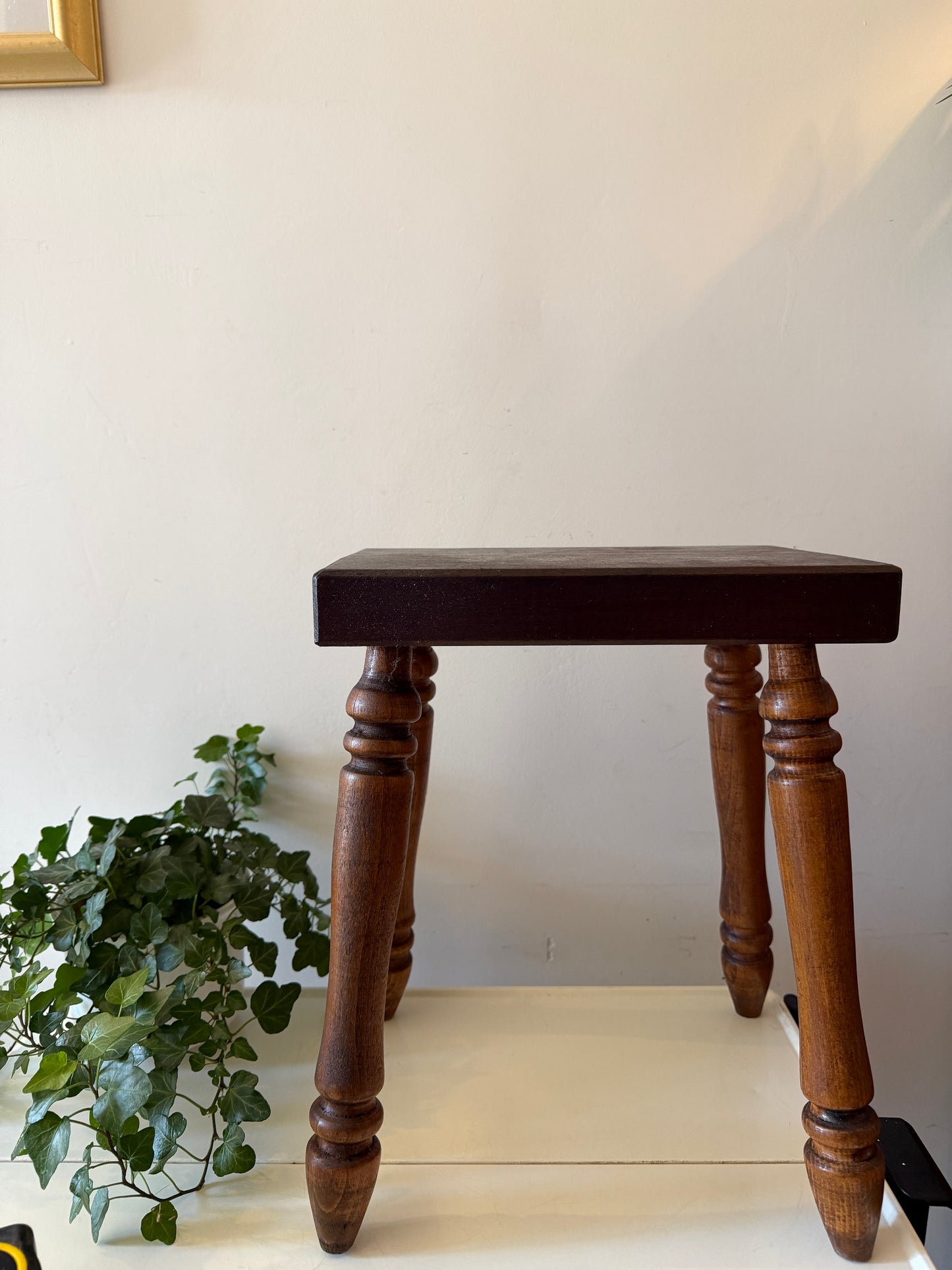 Houten bijzettafeltje/ plantentafeltje